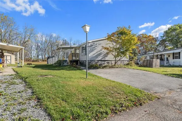 423 Mountain Ash Dr, Canandaigua, NY 14424