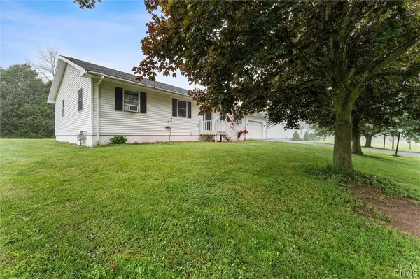 87 Skyline DR, Oswego, NY 13126