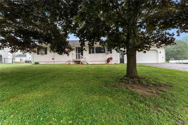 87 Skyline DR, Oswego, NY 13126