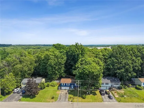 213 Birchwood BLVD, Baldwinsville, NY 13027