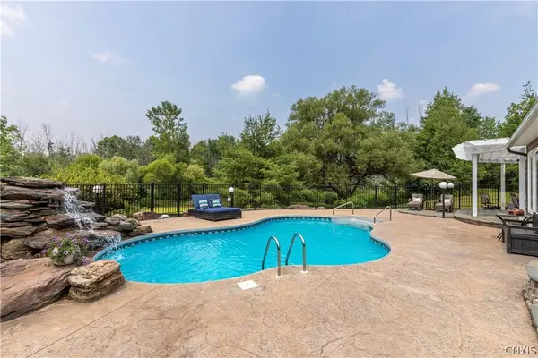 64 Ostrander DR, Phoenix, NY 13135