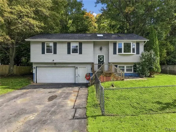 215 Birchwood BLVD, Baldwinsville, NY 13027