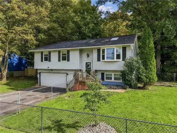 215 Birchwood BLVD, Baldwinsville, NY 13027