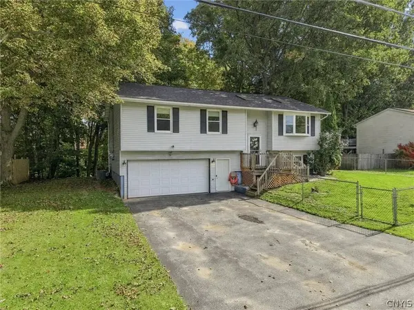 215 Birchwood BLVD, Baldwinsville, NY 13027