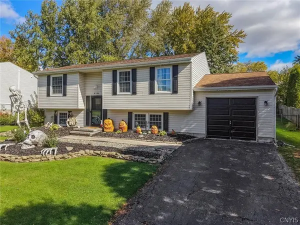 8384 Azimuth DR, Baldwinsville, NY 13027