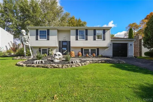 8384 Azimuth DR, Baldwinsville, NY 13027