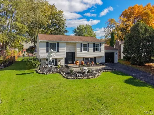 8384 Azimuth DR, Baldwinsville, NY 13027