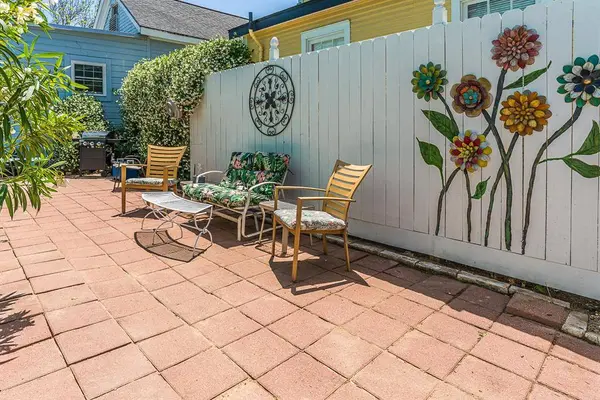 2025 Avenue O, Galveston, TX 77550