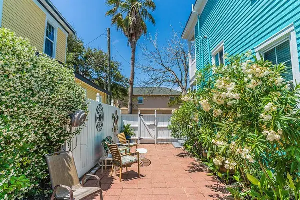 2025 Avenue O, Galveston, TX 77550