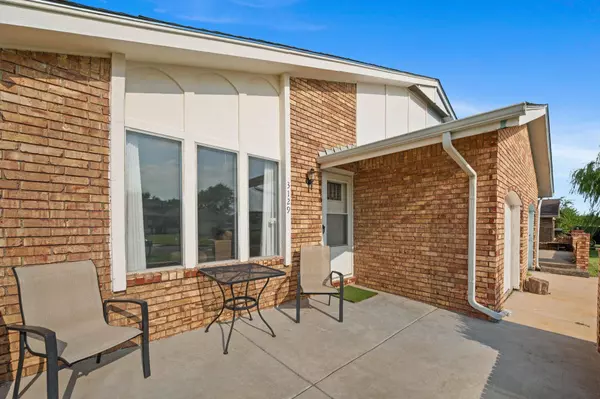 3129 S Pinecrest St, Wichita, KS 67210