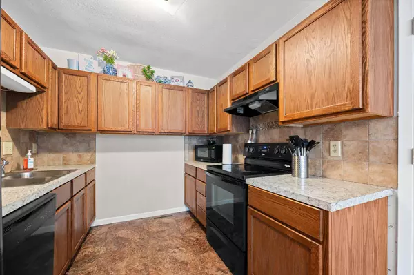 3129 S Pinecrest St, Wichita, KS 67210