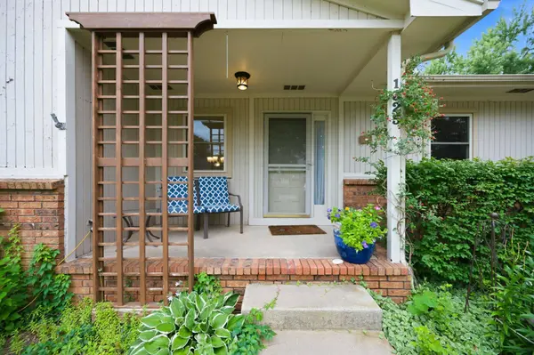 1325 N Split Rail, Derby, KS 67037