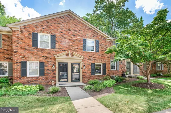 5829 REXFORD DR #713, Springfield, VA 22152