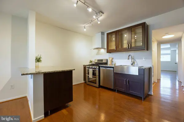 1643 PARKCREST CIR #7C/201, Reston, VA 20190