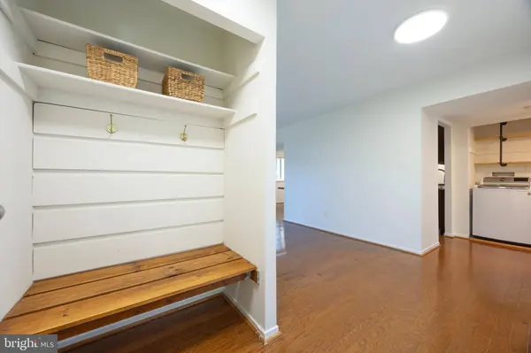 1643 PARKCREST CIR #7C/201, Reston, VA 20190