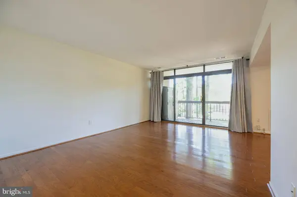 1643 PARKCREST CIR #7C/201, Reston, VA 20190