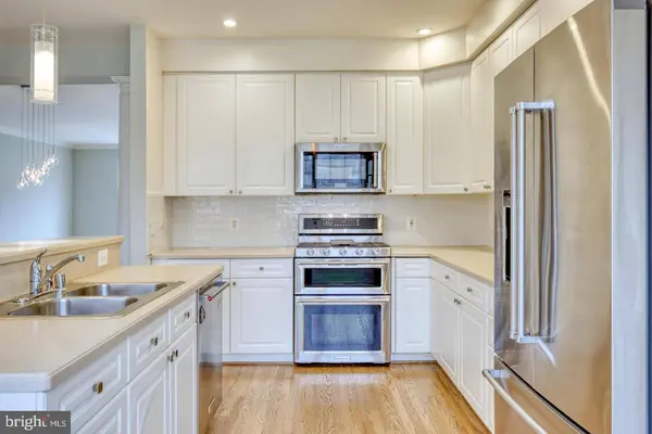 5742 GOVERNORS POND CIR, Alexandria, VA 22310