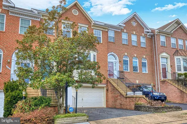 5742 GOVERNORS POND CIR, Alexandria, VA 22310