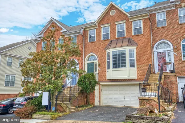 5742 GOVERNORS POND CIR, Alexandria, VA 22310