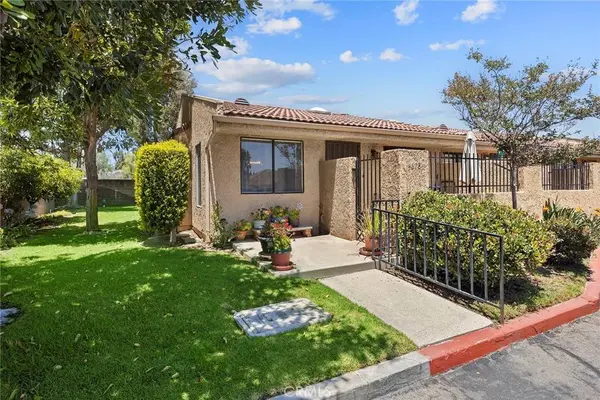 4678 Lakeview #1, Yorba Linda, CA 92886