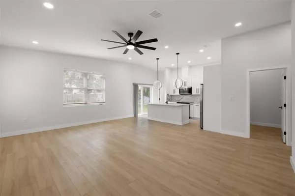 1625 39TH ST S, St Petersburg, FL 33711