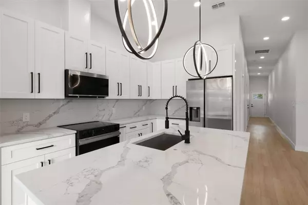 1625 39TH ST S, St Petersburg, FL 33711