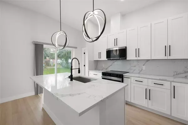 1625 39TH ST S, St Petersburg, FL 33711