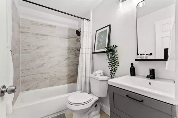 6806 N 17TH ST, Tampa, FL 33610