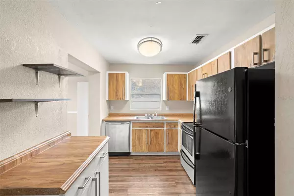 1421 VINETREE DR, Brandon, FL 33510