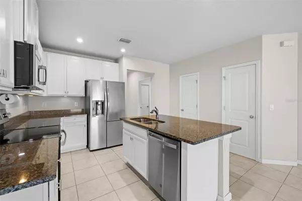 17742 TURNING LEAF CIR, Land O Lakes, FL 34638