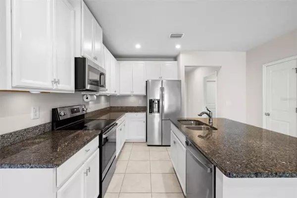 17742 TURNING LEAF CIR, Land O Lakes, FL 34638