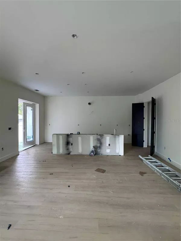 4316 WALLACE CIR, Tampa, FL 33611