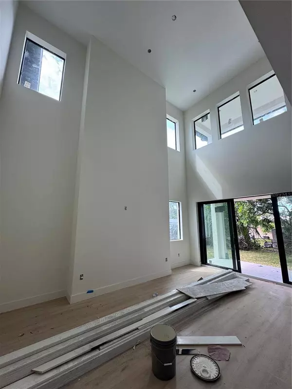 4316 WALLACE CIR, Tampa, FL 33611