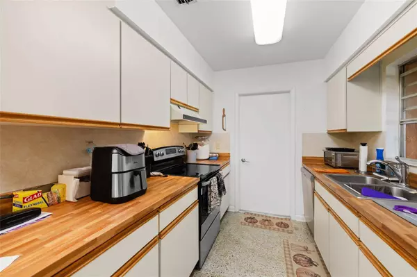 7706 W ELM ST, Tampa, FL 33615