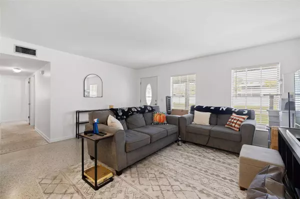 7706 W ELM ST, Tampa, FL 33615