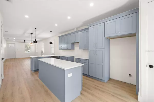 1513 E KNOLLWOOD ST, Tampa, FL 33610