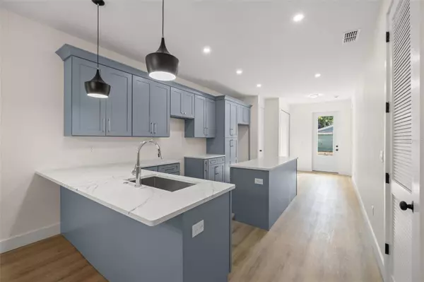 1513 E KNOLLWOOD ST, Tampa, FL 33610