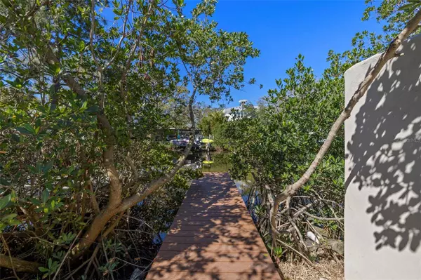 2117 S WEST SHORE BLVD, Tampa, FL 33629