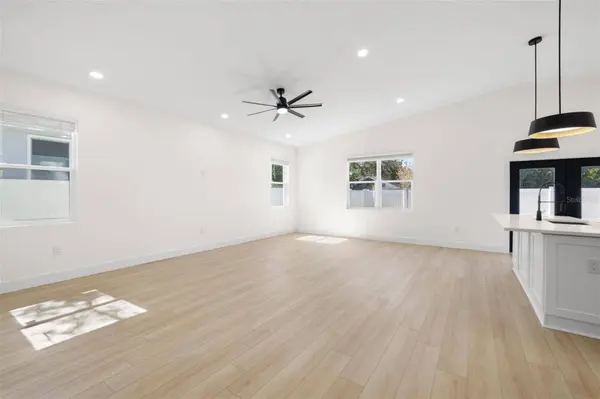 1901 43RD ST S, St Petersburg, FL 33711