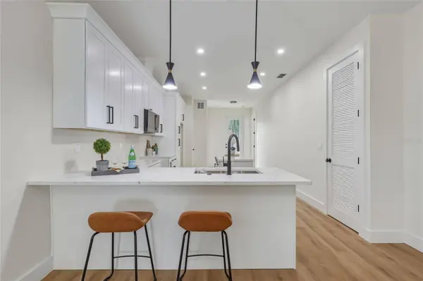 1515 E KNOLLWOOD ST, Tampa, FL 33610