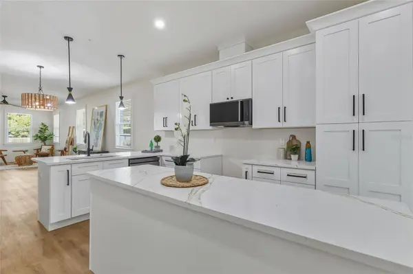 1515 E KNOLLWOOD ST, Tampa, FL 33610