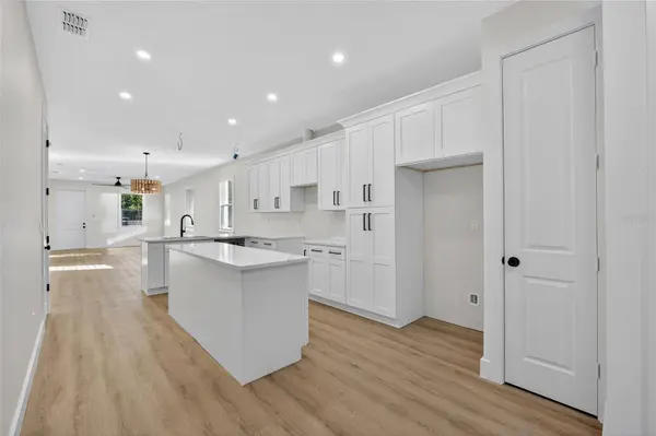 1515 E KNOLLWOOD ST, Tampa, FL 33610