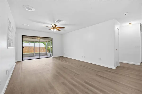 8522 CALADESI ISLAND DR, Temple Terrace, FL 33637