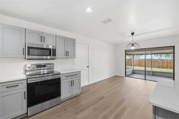 8522 CALADESI ISLAND DR, Temple Terrace, FL 33637