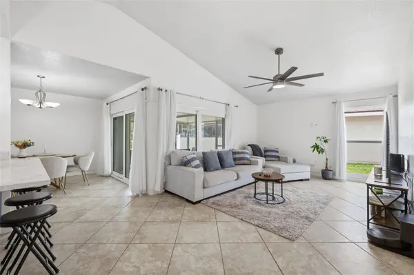 10315 CHADBOURNE DR, Tampa, FL 33624