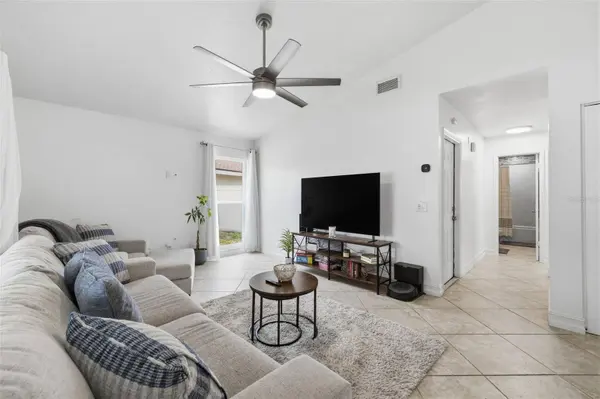 10315 CHADBOURNE DR, Tampa, FL 33624