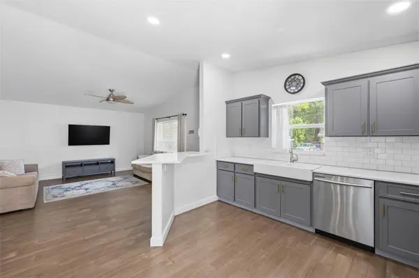 213 E CLUSTER AVE, Tampa, FL 33604
