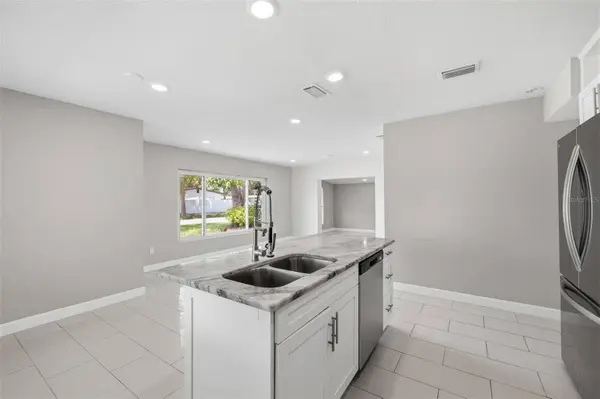 7806 TANGLEWOOD LN, Tampa, FL 33615