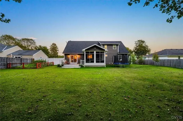 411 Sunlit TER, Utica, NY 13502