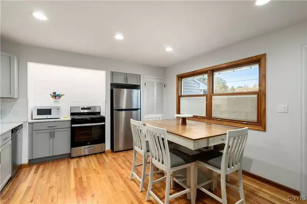 222 Deerfield DR E, Utica, NY 13502